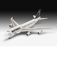 Сборная модель гастрольного самолета Boeing 747-400 группы Iron Maiden  1:144 04950R