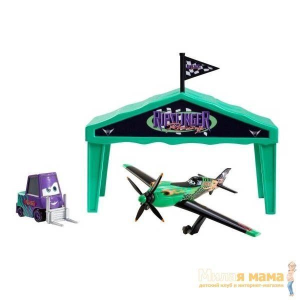 Planes Y5735 Плейнс Самолет в ангаре в ассортименте