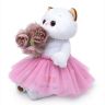 BUDI BASA LK24-036 Мягкая игрушка Кошечка Ли-Ли с букетом, 24 см
