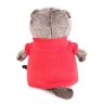 BUDI BASA Ks19-068 Мягкая игрушка Кот Басик в красном флисовом жилете, 19 см