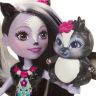 Mattel DYC75 Энчантималс Кукла Седж Скунси с любимой зверушкой, 15 см