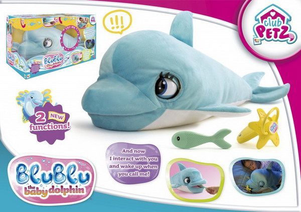 IMC Toys 7031 Дельфин BluBlu интерактивный, со звуковыми эффектами, шевелит глазами и ртом, можно его кормить и уложить спать, реагирует на голос, мягконабивной