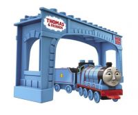 Mega Bloks 10612 Набор "Паровозик Гордон" с вагончиком и мостом из серии "Томас и его друзья"