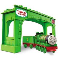 Mega Bloks 10613 Набор "Паровозик Генри" с вагончиком и мостом из серии "Томас и его друзья"