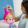 Hasbro B6568 Trolls Поющая Розочка (Обнимашка Поппи) 