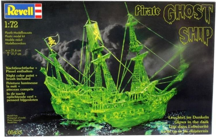 Revell 05433 Сборная модель Корабль-призрак в ночном свете, 1:72