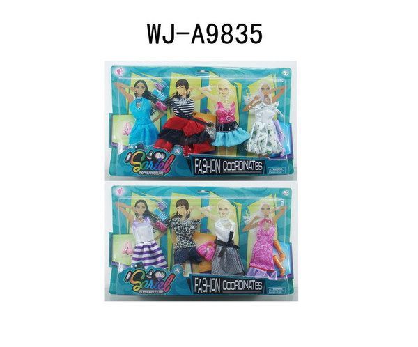 Shenzhen Toys 3312-B Набор одежды и аксессуаров для куклы ростом 29 см (4 наряда, обувь, 2 сумочки)