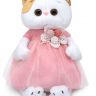 BUDI BASA LK24-025 Мягкая игрушка Кошечка Ли-Ли в платье с вязаными ягодками, 24 см