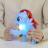 Hasbro C1819 MLP Пони интерактивная "Сияние Магия дружбы", Радуга Дэш