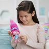 Hasbro C1308 Trolls Фигурка тролля среднего размера с музыкой, Розочка