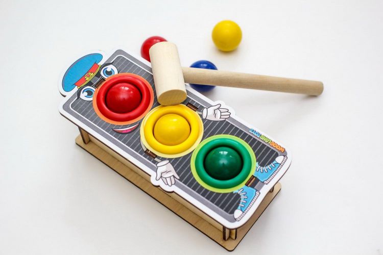Woodlandtoys 115202 Игровой набор Woodlandtoys Стучалка цветная Светофор 3 отверстия 9*20*6,5 см