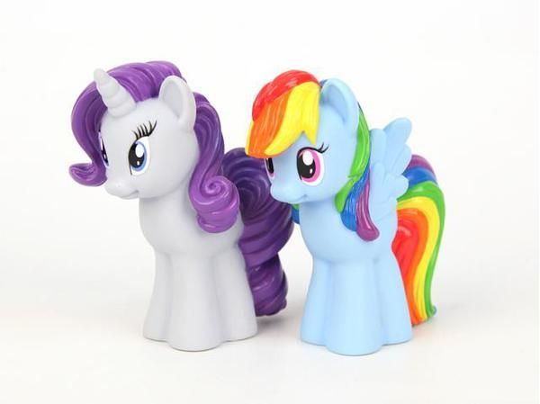 Hasbro 1120881 My Little Pony Набор из пластизоля Радуга и Рарити, 2 шт в сетке